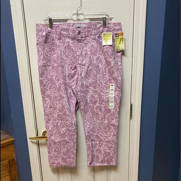 Lee Natural Fit Just Below The Waist Floral Capri Cropped Jeans Size 16. - Picture 1 of 10
